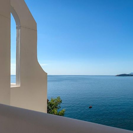 Muses Seaside Villas ปาราลีอออัสตรอช ภายนอก รูปภาพ
