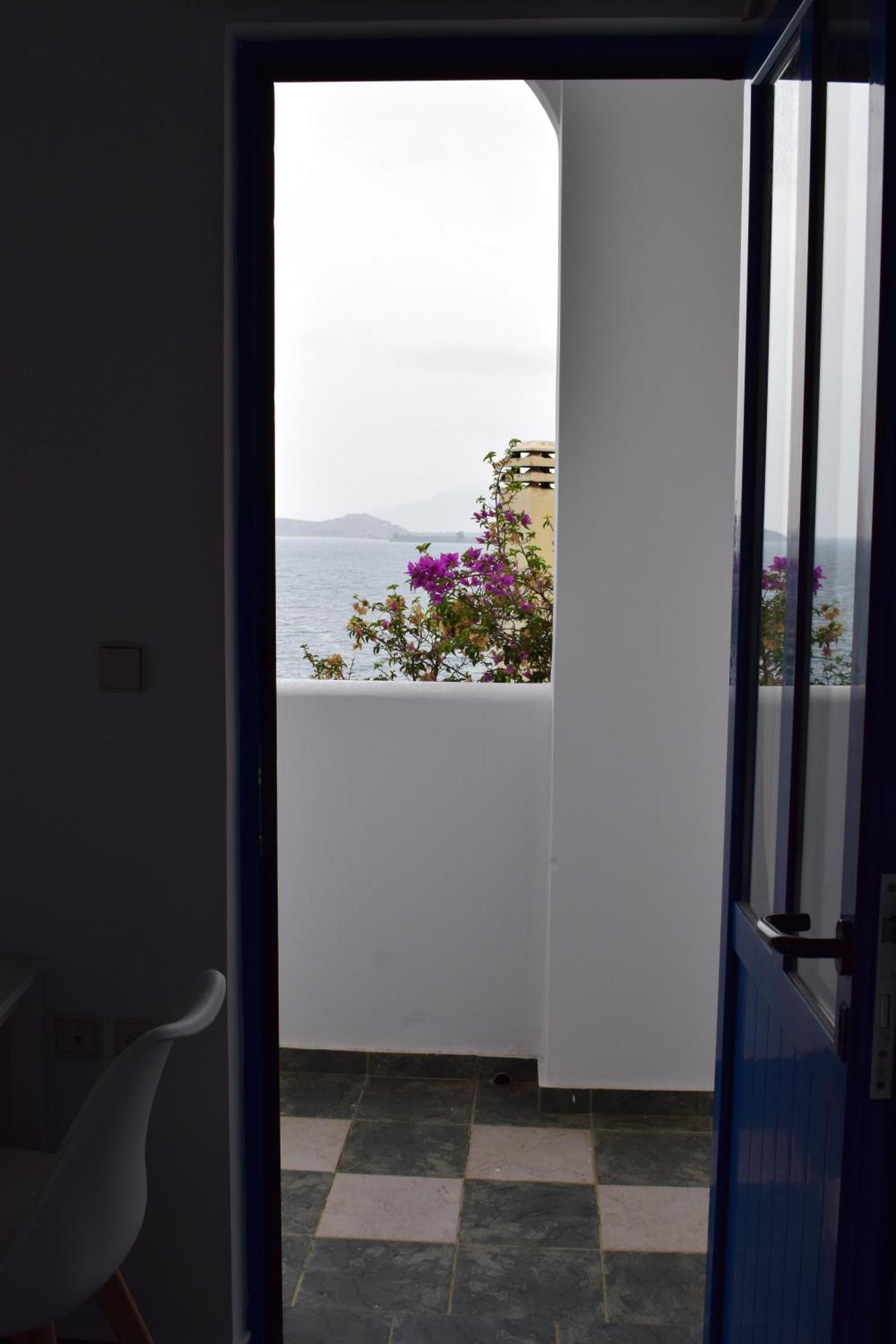 Muses Seaside Villas ปาราลีอออัสตรอช ภายนอก รูปภาพ