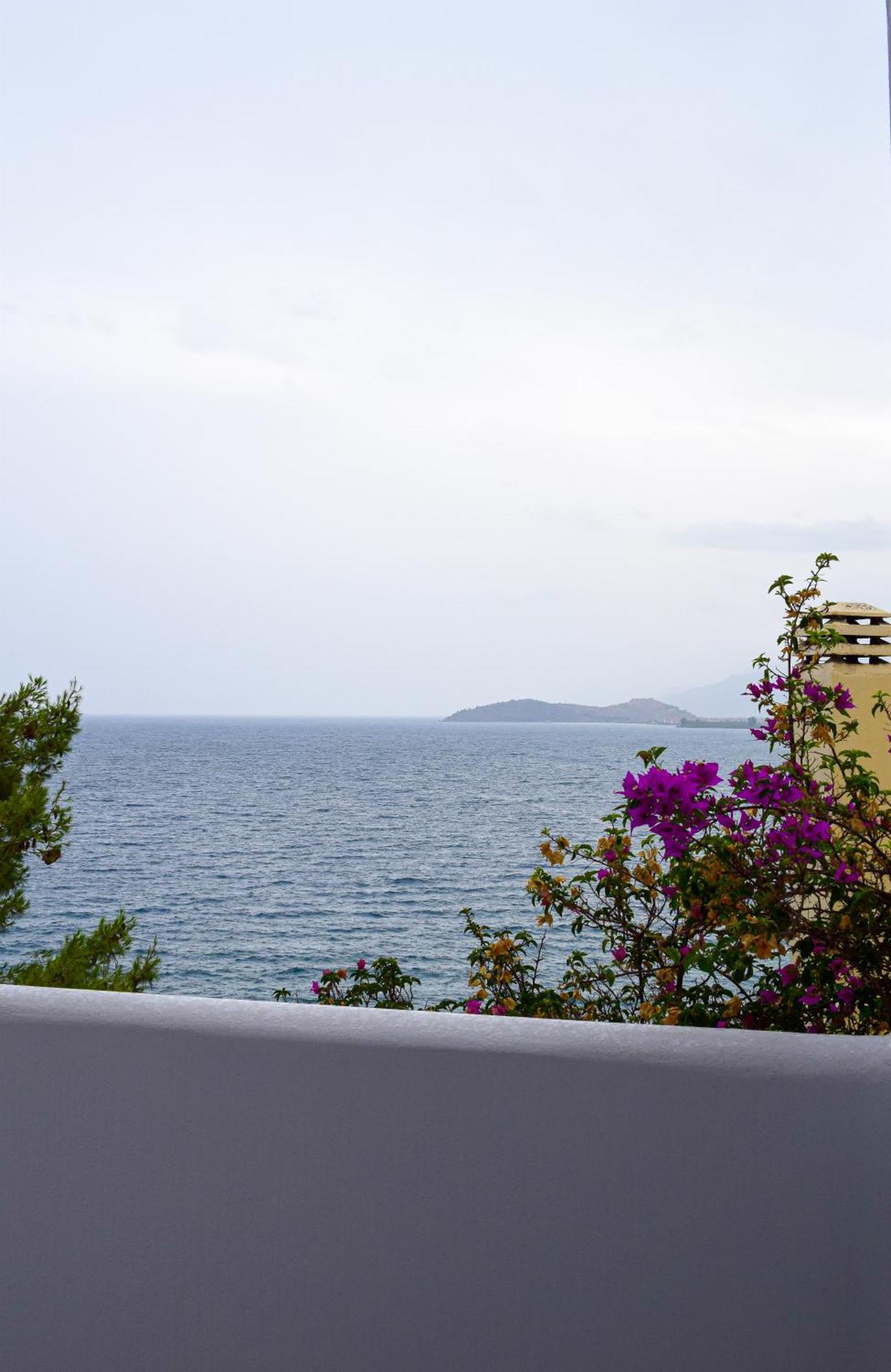 Muses Seaside Villas ปาราลีอออัสตรอช ภายนอก รูปภาพ