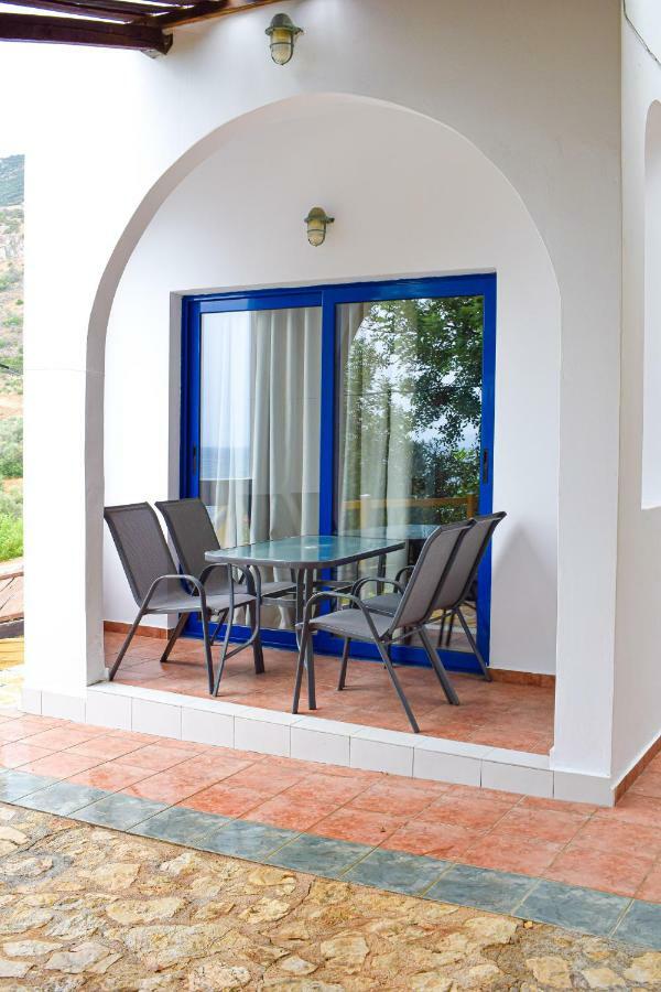 Muses Seaside Villas ปาราลีอออัสตรอช ภายนอก รูปภาพ
