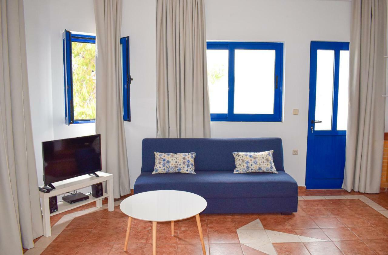Muses Seaside Villas ปาราลีอออัสตรอช ภายนอก รูปภาพ