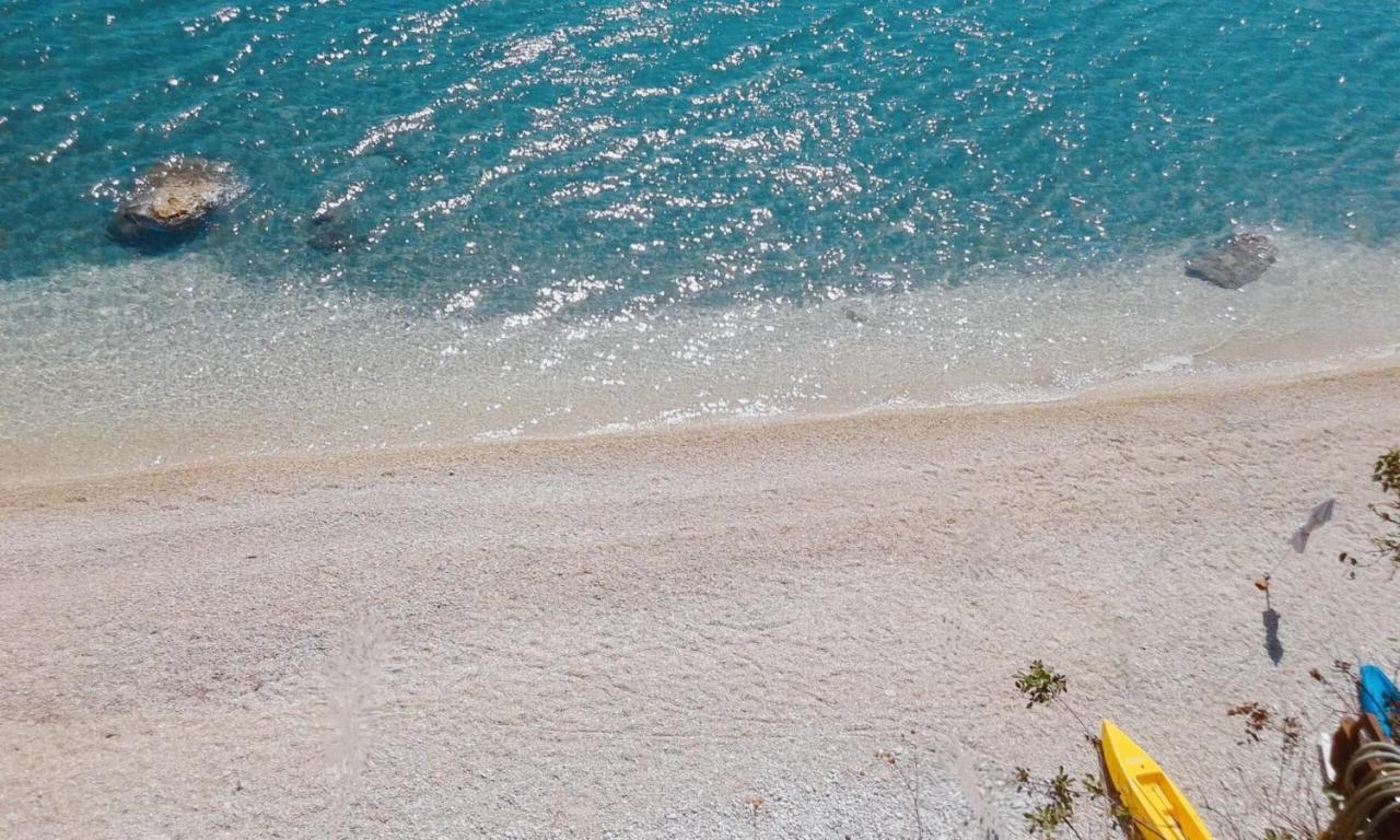 Muses Seaside Villas ปาราลีอออัสตรอช ภายนอก รูปภาพ